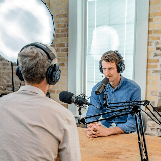 PODPORTE SVOJ ONLINE BIZNIS: KROK ZA KROKOM K VLASTNÉMU PODCASTU